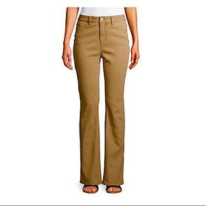 NEW! Women’s, NoBo, size 7, boot cut khaki pants